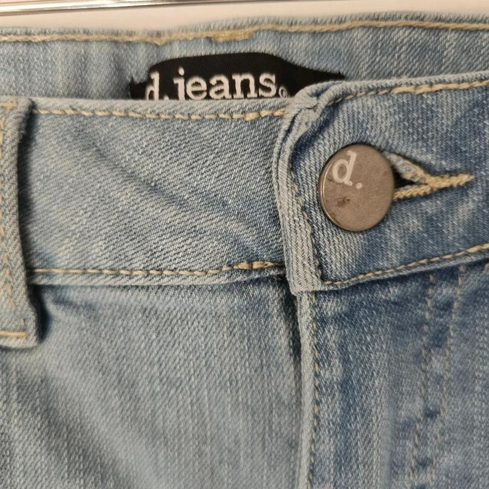 D.Jeans Light Wash Bermuda Shorts Size 4 - Easy Pull-On Coastal Casual Jorts
